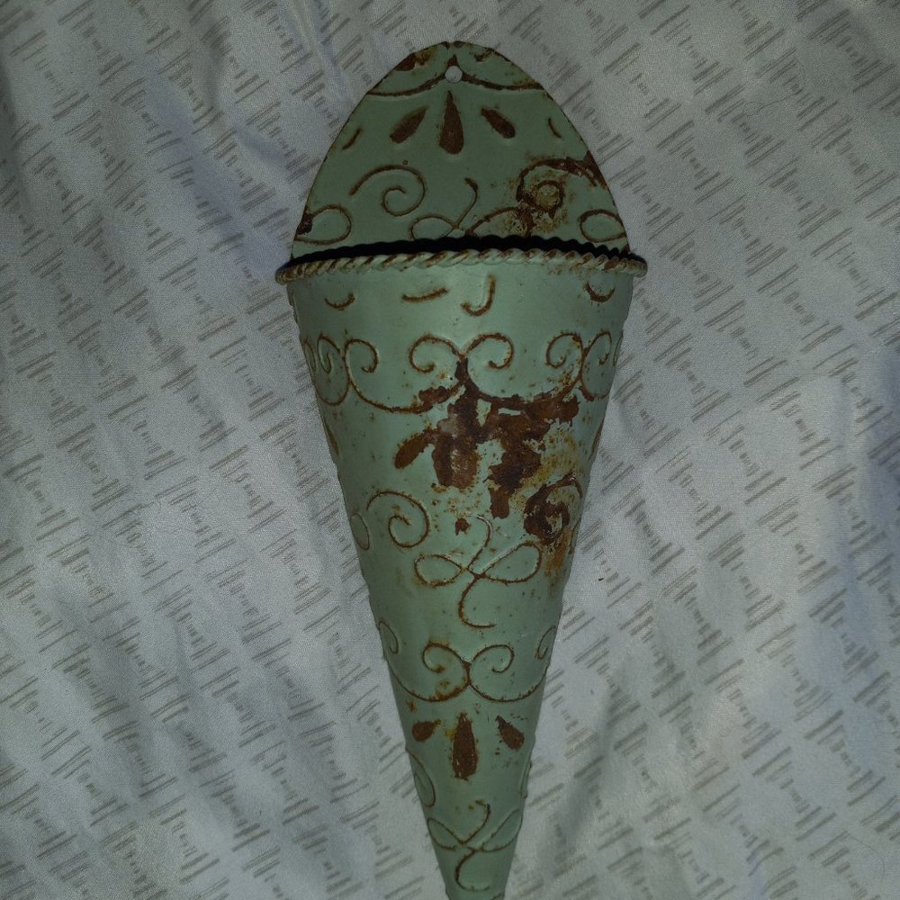 Shabby-chic container